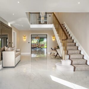Porcelanato Marmolizado Blanco para Hall: Elegancia y Bienvenida en tu Hogar